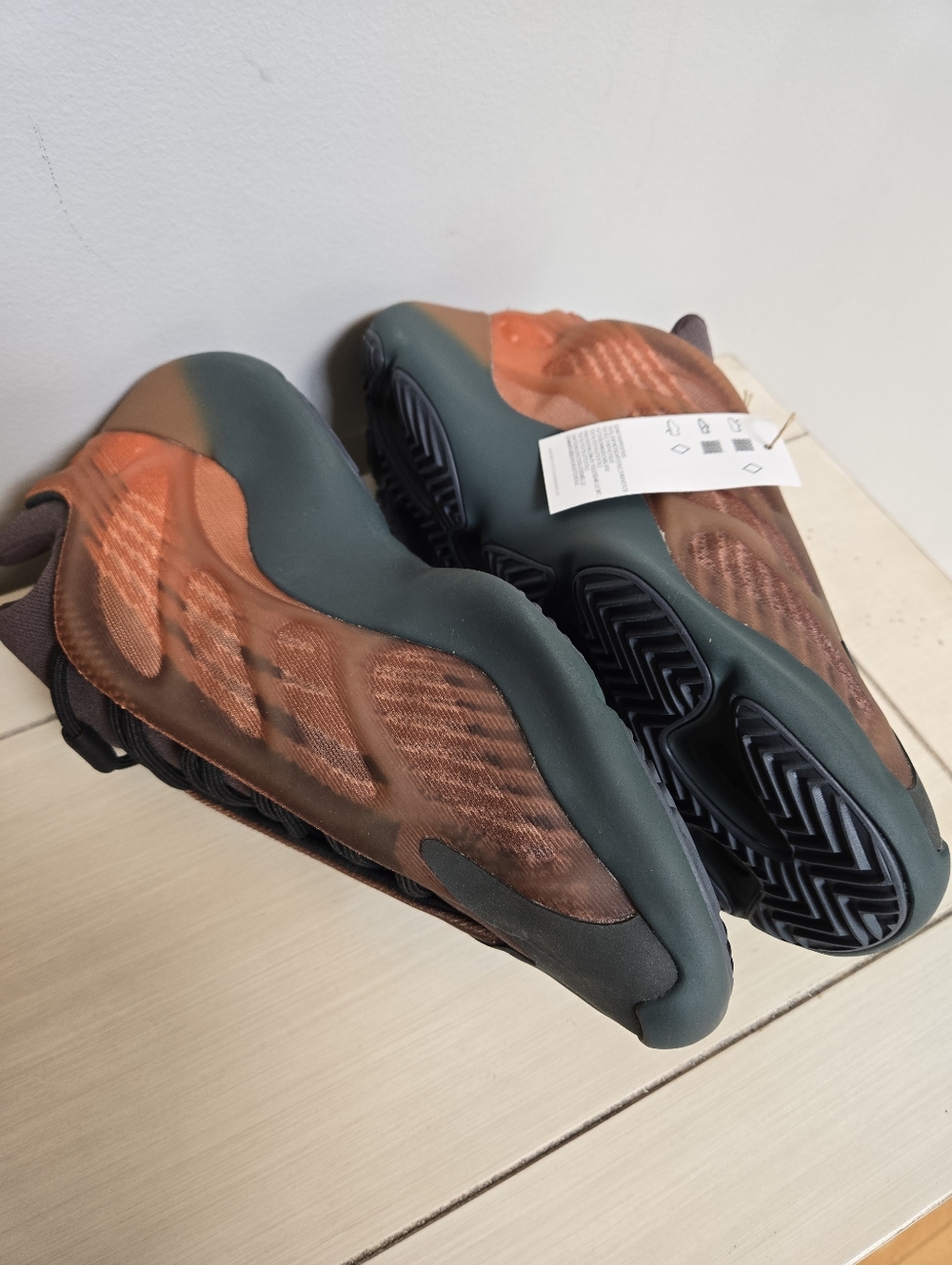 Adidas Yeezy 700 V3 'Copper Fade' Men's Lifestyle Shoes GY4109 Size 10.5 - Picture 7 of 13